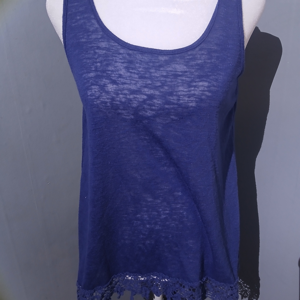 Bobeau Blue Semi‑Sheer Lace‑Hem Tank Top – Size PIT‑TO‑PIT 19"